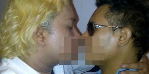 Beredar Foto Homo, Tata Liem & Kiki 'D'Rayu' Ciuman Bibir