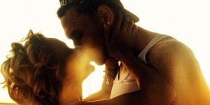 Chris Brown Pamer Foto Ciuman dengan Pacarnya 'Karrueche Tran' di Twitter