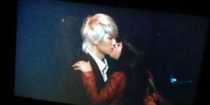 Foto Ciuman Tiffany 'SNSD' dan Jungmo 'TRAX' di Drama Musikal Fame