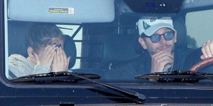 Jennifer Lopez Kembali Kepergok Jalan Bareng Bradley Cooper