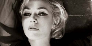 Kate Winslet Berpose Seksi di Bazaar