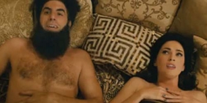 Megan Fox Tidur dengan Sacha Baron Cohen di The Dictator ( Trailer )
