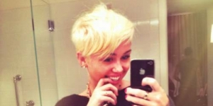 Miley Cyrus Tampil dengan Gaya Rambut Baru 'Twiggy'