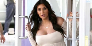 Patung Telanjang Kim Kardashian Hamil Dipamerkan
