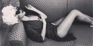Rihanna Berpose Seksi Ala Marilyn Monroe