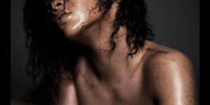 Rihanna Bugil Lagi di Majalah Esquire