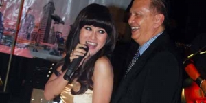 Sisca Dewi Benarkan Foto Mesranya Bersama Roy Marten