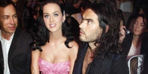 Ternyata, Katy Perry Diceraikan Russell Brand Lewat SMS