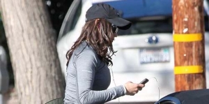 Ups! Pakai Celana Tipis, Pantat Paula Patton Terlihat