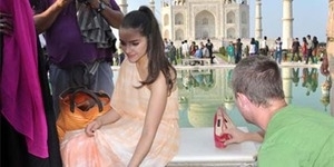 Pakai Sepatu Hak Tinggi di Taj Mahal, Miss Universe Olivia Culpo Terancam 2 Tahun Penjara