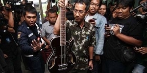 Gitar Bass Metallica Jokowi Jadi Inventaris Negara
