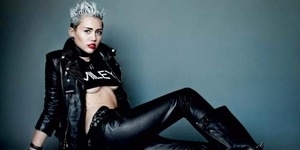5 Foto Seksi Miley Cyrus di Twitter yang Kontroversial