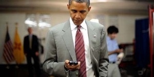 Dilarang Pakai iPhone, Presiden AS Obama Setia Pakai BlackBerry