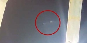 Benda Bercahaya Diduga UFO Muncul di Langit Masjid Nabawi
