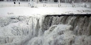Suhu Dingin Melanda Amerika, Air Terjun Niagara Membeku