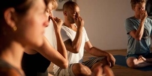 5 Pose Yoga untuk Terapi Berhenti Merokok