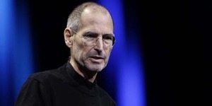 Eksekutif Samsung: 'Kematian Steve Jobs adalah Kesempatan Terbaik Menyerang iPhone'