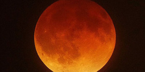 Foto Menakjubkan Fenomena Blood Moon 14 April 2014