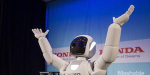 Robot ASIMO Honda Terbaru yang Sangat Manusiawi