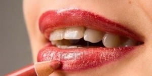 Tips Memakai Lipstik Agar Bibir Terlihat Seksi dan Cantik