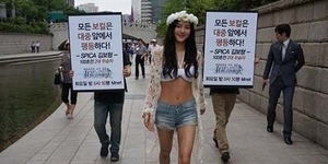 Bohyung SPICA Penuhi Janji Pakai Bikini Seksi di Jalanan