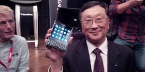 CEO BB John Chen Pamer BlackBerry Passport dan Classic