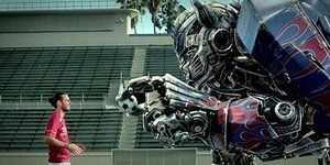 Diego Poyet Tantang Optimus Prime Main Sepak Bola