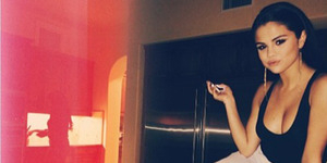 Selena Gomez Tak Sadar Pamer Payudara di Instagram