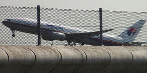 Video Pesawat Malaysia Airlines MH17 Terbakar di Udara