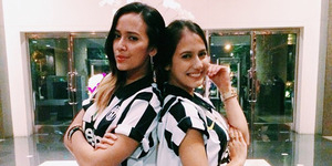 4 Pemain Juventus Disambut dan Dikalungi Bunga oleh Pevita Pearce