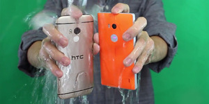 Ice Bucket Challenge Lumia 930 dan HTC One M8