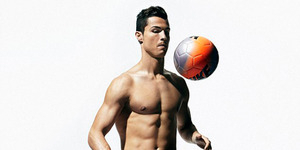 Foto Tubuh Atletis Cristiano Ronaldo di Pemotretan Majalah Men's Health