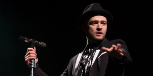 Justin Timberlake Hentikan Konser Demi Menghibur Fans Autis