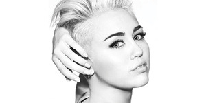 Foto Miley Cyrus Buang Air Sembarangan
