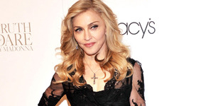 Rayakan Ultah Ke-56, Madonna Unggah Foto Topless Lawas