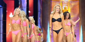 Seksinya Kontes Bikini Miss America 2015