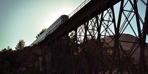 Kereta Tabrak 3 Orang yang Sedang Ambil Foto Rel, 1 Orang Tewas