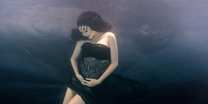 Hamil 7 Bulan, Gisel Foto Seksi Dalam Air