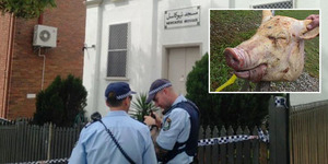 Masjid Newcastle di Australia Dilempari Kepala Babi