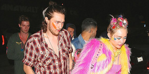 Miley Cyrus Topless di Pesta Ultah ke-22 Bareng Patrick Schwarzenegger