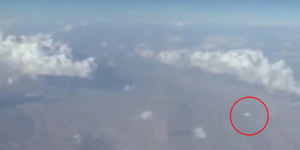 Video UFO Terekam Penumpang Pesawat di Iran