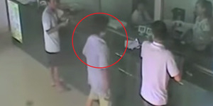 Video Kocak Perampok Bank Disuruh Antre di China