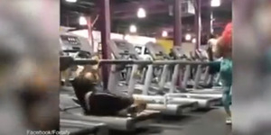 Video Pria Jaim Jatuh dari Treadmill Lalu Pura-Pura Push Up