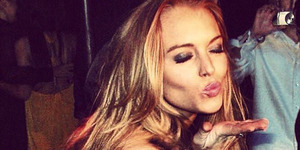 Foto Lindsay Lohan Pamer Celana Dalam Seksi Ini Editan?