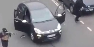 Video Teroris Tembak Polisi di Kantor Charlie Hebdo