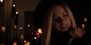 Avril Lavigne Rilis Video Klip Terbaru Give You What You Like