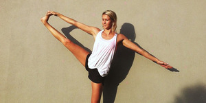 Eliza Landgren, Wanita Cantik & Seksi Instruktur Yoga di 90 Negara