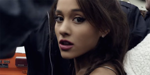 Video Klip 'One Last Time' Ariana Grande Jiplak Band Australia SAFIA?
