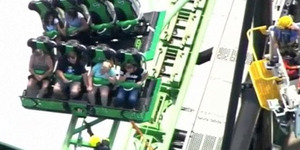 16 Penumpang Rollercoaster Terjebak di Ketinggian 33 Meter