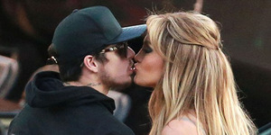 Ciuman Mesra, Jennifer Lopez-Casper Smart Balikan?